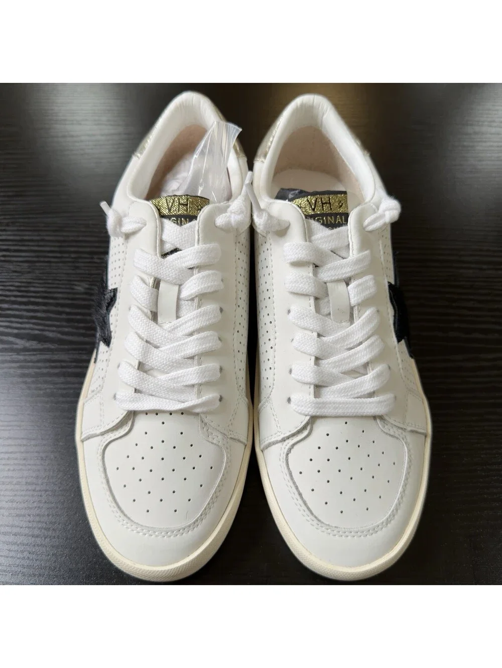 Size 7 Vintage Havana VH Whilte Silver Star Women’s Sneakers  Est. 1954 Nwt